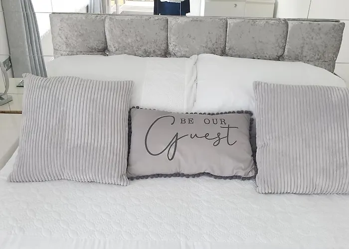 Near Liverpool Double Bedroom Hideaway